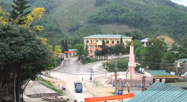  Một góc trung tâm huyện Sơn Tây. Ảnh: Công Xuân.