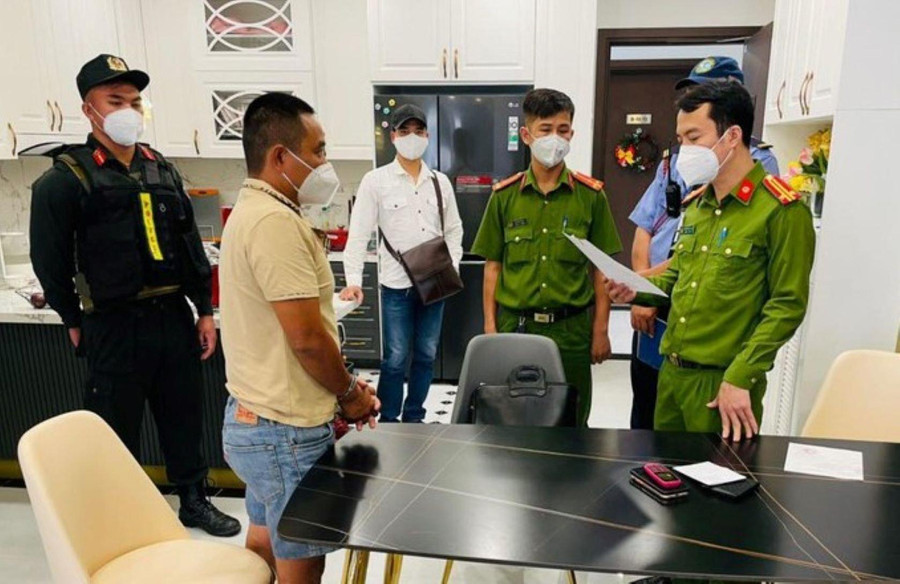 C02 bắt giữ nghi phạm trong đường dây. Ảnh: Thanh Tuyền