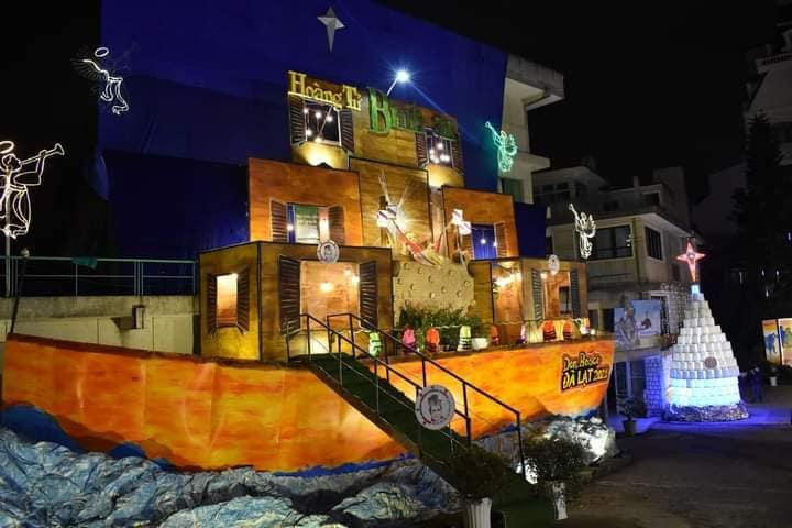 Không khí Giáng sinh tại Nhà thờ Don Bosco Đà Lạt. Ảnh: Lâm Viên