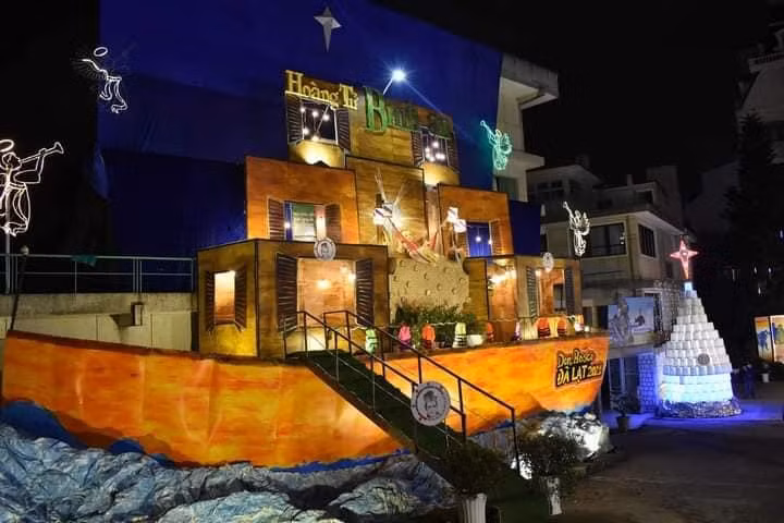 Không khí Giáng sinh tại Nhà thờ Don Bosco Đà Lạt. Ảnh: Lâm Viên