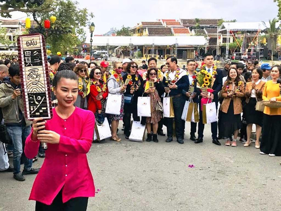 Hô hát bài chòi, nét văn hóa đặc trưng của người dân Quảng Nam. Ảnh: Mạnh Cường Hô hát bài chòi, nét văn hóa đặc trưng của người dân Quảng Nam. Ảnh: Mạnh Cường