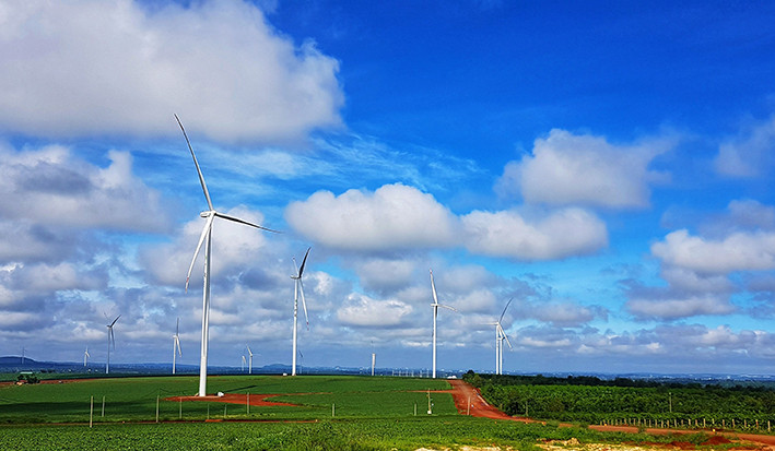  Các dự án điện gió góp phần tăng nguồn thu ngân sách của tỉnh. Ảnh: Hùng Hoa Lư
