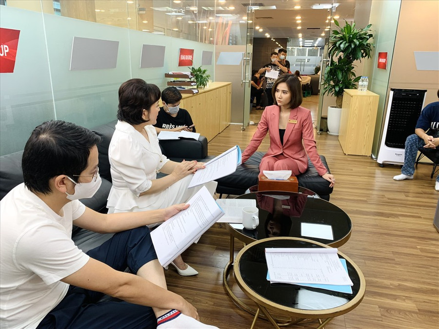 Nhân vật Vân Trang khắc hoạ nên một ấn tượng về một nữ giám đốc marketing trẻ tài năng. Ảnh: NSCC