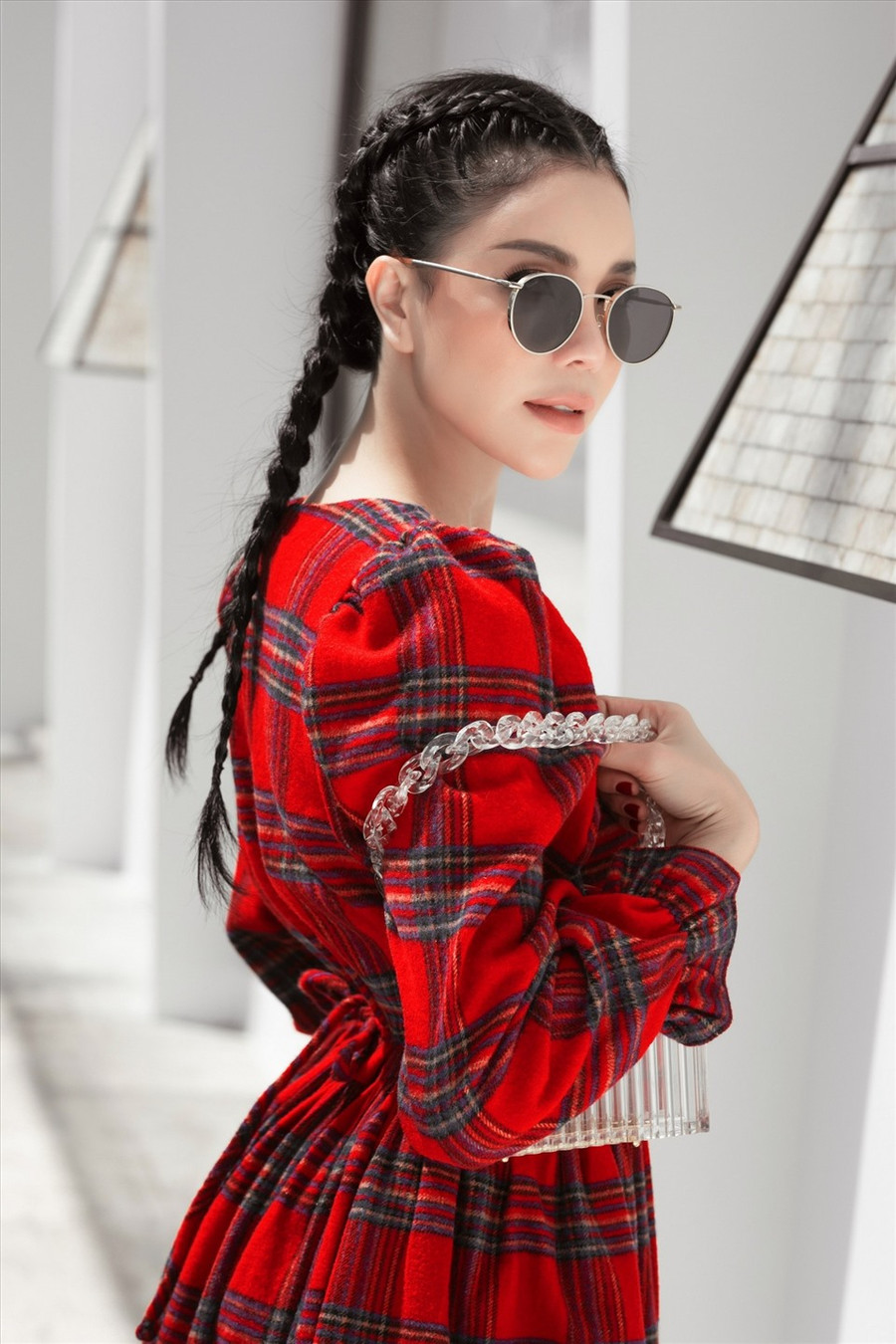 Chính vì vậy, khi nhiếp ảnh gia chụp ảnh và yêu cầu Sophia diễn, cô bé rất lanh lợi và làm theo. Chính vì vậy, khi nhiếp ảnh gia chụp ảnh và yêu cầu Sophia diễn, cô bé rất lanh lợi và làm theo.