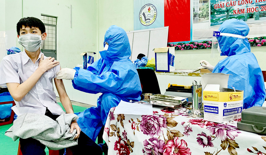  Đẩy nhanh tiến độ tiêm vắc xin phòng Covid-19 theo kế hoạch đã ban hành. Ảnh: Như Nguyện