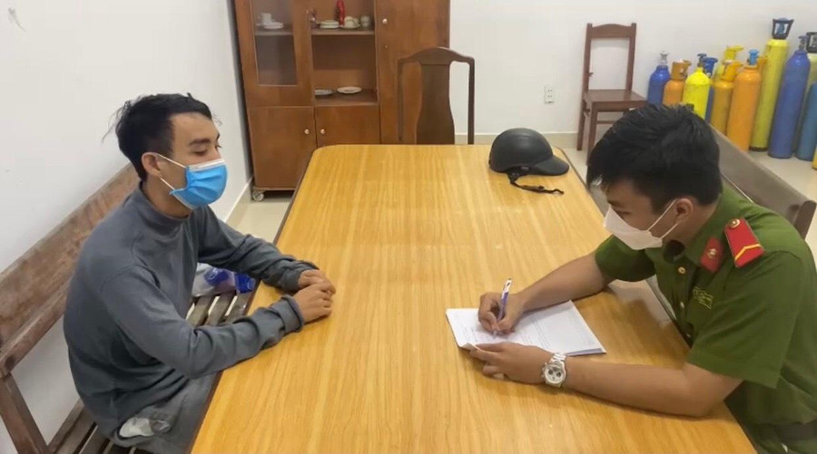 Quốc bị bắt. Ảnh: Nguyễn Tú