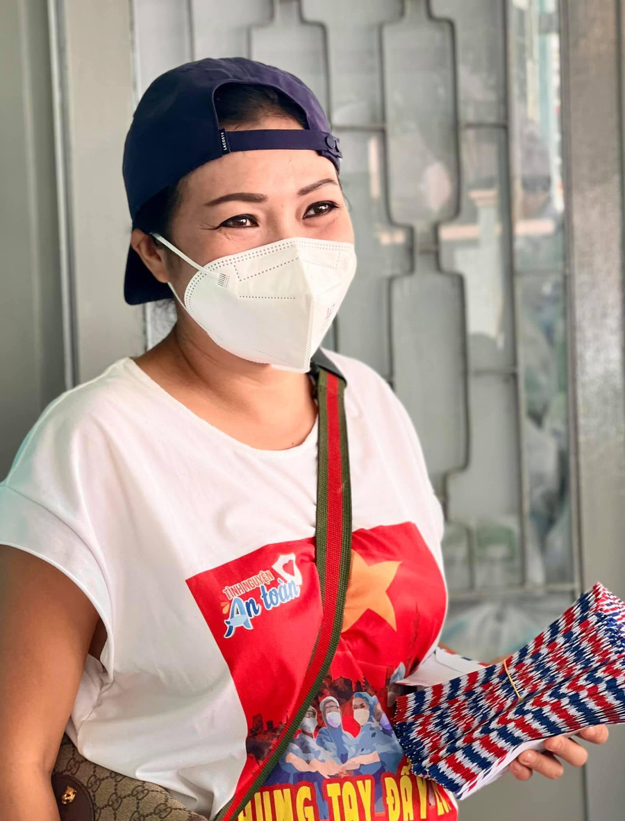 Thời điểm giãn cách, Phương Thanh là một trong những nghệ sĩ tích cực tham gia các hoạt động chống dịch. Ảnh: FBNV