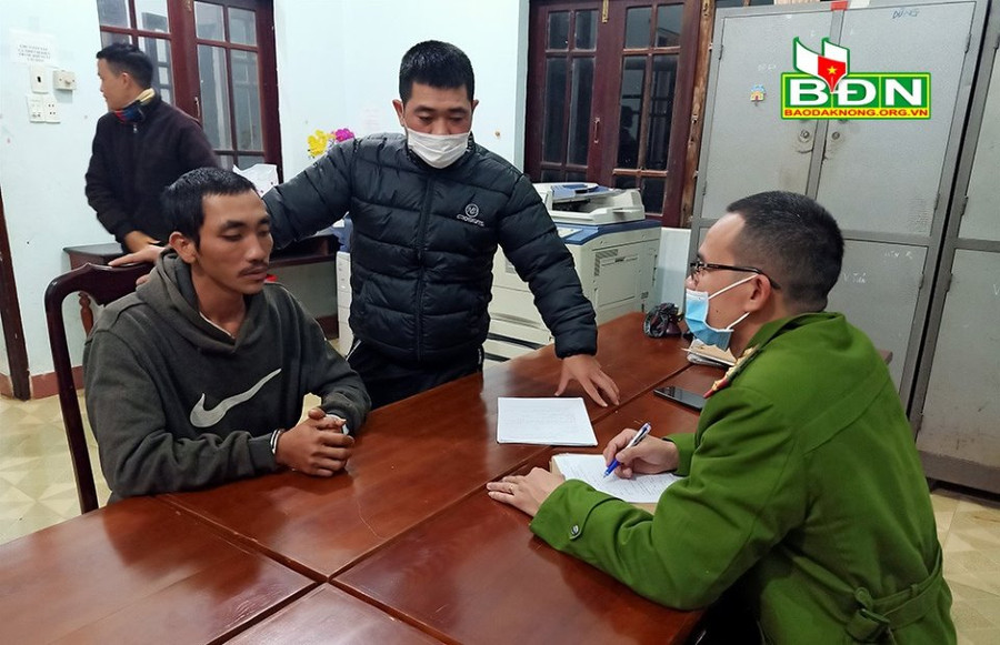 Dương Chí Hướng tại cơ quan công an