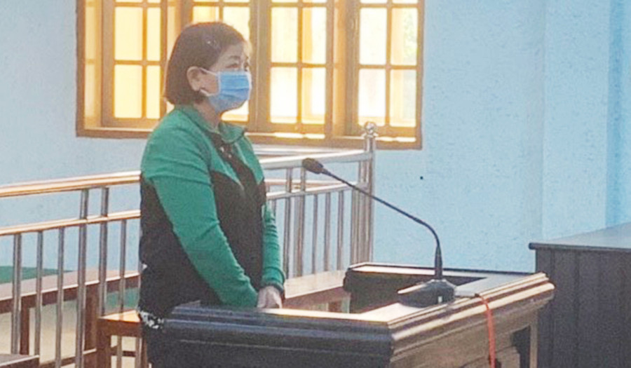 Bị cáo Phạm Thị Nga tại phiên tòa. Ảnh: R'Ô HOK