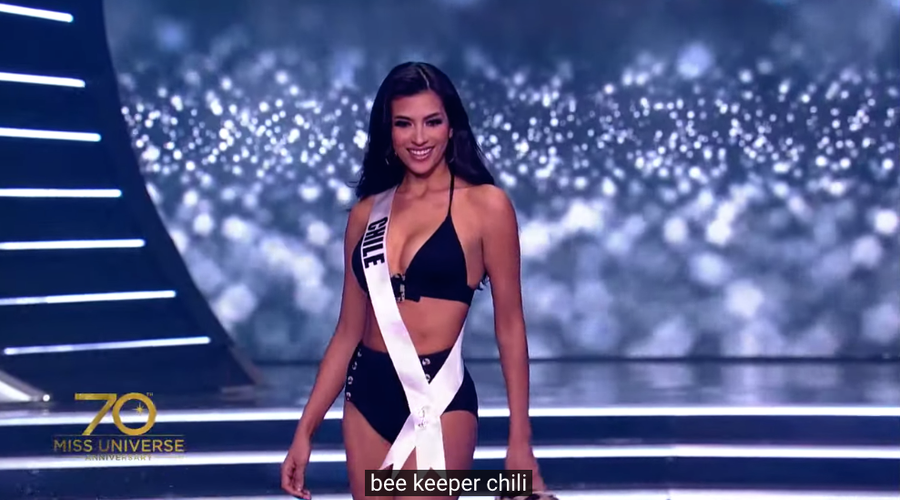 Người đẹp Chile sải bước đầy tự tin trên sân khấu. Cô sở hữu chiều cao nổi bật 1,8m. Ảnh: Chụp màn hình