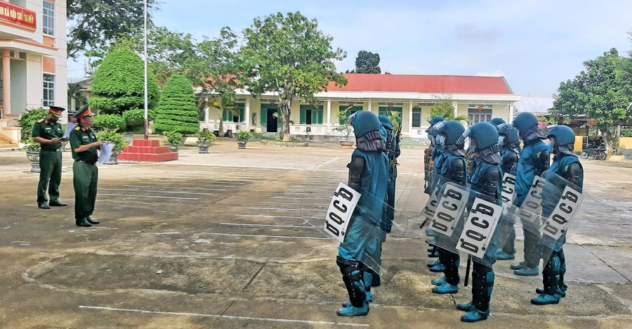 Lực lượng dân quân cơ động huyện Đak Pơ sẵn sàng nhận nhiệm vụ. Ảnh: Vĩnh Hoàng