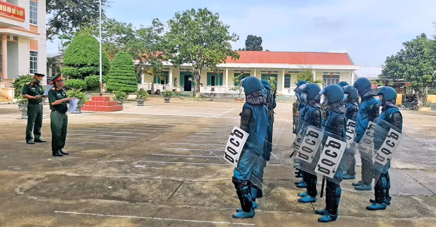 Lực lượng dân quân cơ động huyện Đak Pơ sẵn sàng nhận nhiệm vụ. Ảnh: Vĩnh Hoàng