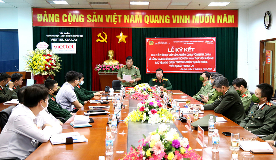  Thiếu tướng Rah Lan Lâm-Ủy viên Ban Thường vụ Tỉnh ủy, Bí thư Đảng ủy, Giám đốc Công an tỉnh phát biểu tại hội nghị. Ảnh: Nguyễn Hữu