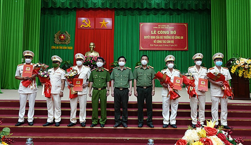 Ban giám đốc Công an Bình Thuận và 6 sĩ quan vừa được điều động, bổ nhiệm. Ảnh CABT. Ban giám đốc Công an Bình Thuận và 6 sĩ quan vừa được điều động, bổ nhiệm. Ảnh CABT.