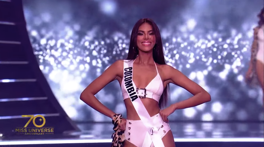 Đại diện Colombia thuộc nhóm thí sinh được đánh giá cao tại cuộc thi. Cô diện bikini trắng, khoe vóc dáng nổi bật với chiều cao 1,8m. Nhờ có kinh nghiệm “chinh chiến