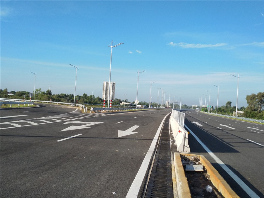Các lối ra, vào tuyến đường cũng đã hoàn thành. Ảnh: K.Q