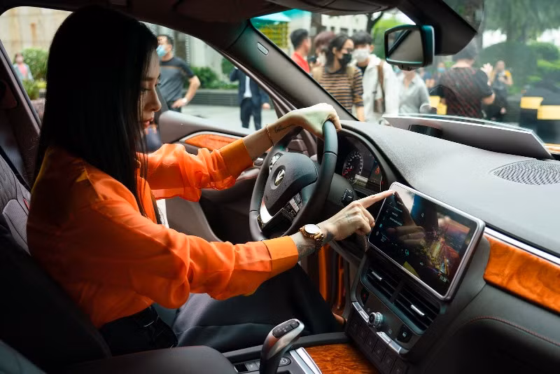 Cách chỉnh âm thanh trên xe hơi dựa vào ba dải âm bass, treble và mid. Nguồn: V.T