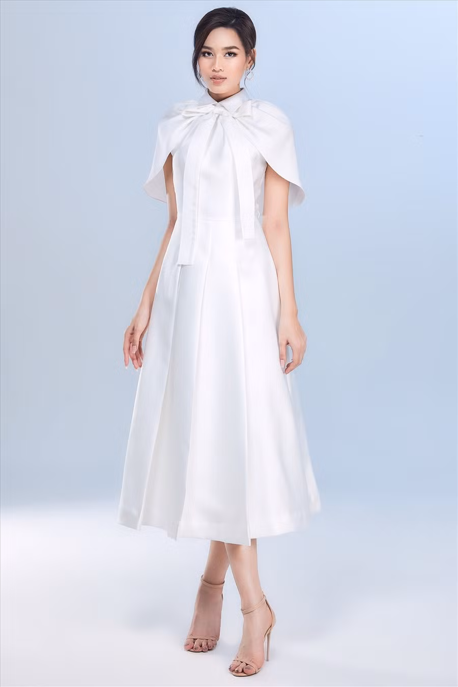 Theo dõi Đỗ Thị Hà trên hành trình chinh phục chiếc vương miện danh giá tại Miss World 2021, người hâm mộ liên tục vui mừng vì đại diện Việt Nam đã giành được nhiều thành tích nổi bật trong các hoạt động của cuộc thi. Và mới đây, Đỗ Hà đã xuất sắc bước vào vòng 2 của phần thi Head to Head Challenge.