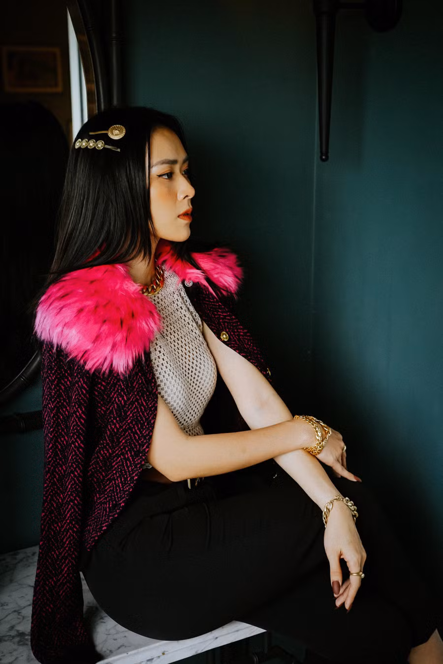 Nói về việc vì sao đẩy mạnh việc kinh doanh trong thời điểm còn nhiều khó khăn, nữ diễn viên xinh đẹp chia sẻ: “Thật ra, với vai trò mới này Ngọc đã được chuẩn bị từ lâu nhưng do dịch nên mọi kế hoạch phải dời lại. Nhiều người cho rằng đây là thời điểm mạo hiểm nhưng nếu lo sợ và không dám thử thách bản thân thì làm sao biết được sức mình sẽ đến đâu. Mặt khác, làm đẹp là một nhu cầu thiết yếu không chỉ riêng phụ nữ mà còn ngay cả phái mạnh nên Ngọc sẽ cố gắng hết sức”. Ảnh: Quỳnh Phạm