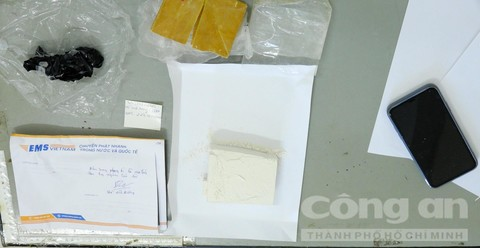 1 bánh heroin tang vật vụ án
