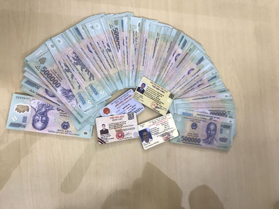 Tang vật thu giữ khi bắt Ngô Văn Tới. Ảnh công an cung cấp Tang vật thu giữ khi bắt Ngô Văn Tới. Ảnh công an cung cấp