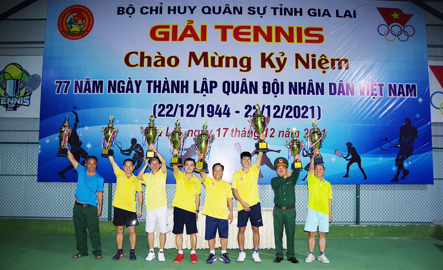 Các vận động viên đạt thành tích cao tại giải. Ảnh: Huy Bắc Các vận động viên đạt thành tích cao trong giải thi đấu.Ảnh: Huy Bắc