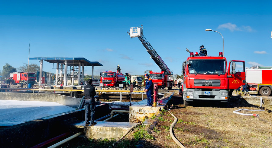 Các lực lượng tiếp cận hiện trường tham gia chữa cháy, cứu nạn cứu hộ. Ảnh: Vũ Thảo Các lực lượng tiếp cận hiện trường tham gia chữa cháy, cứu nạn cứu hộ. Ảnh: Vũ Thảo