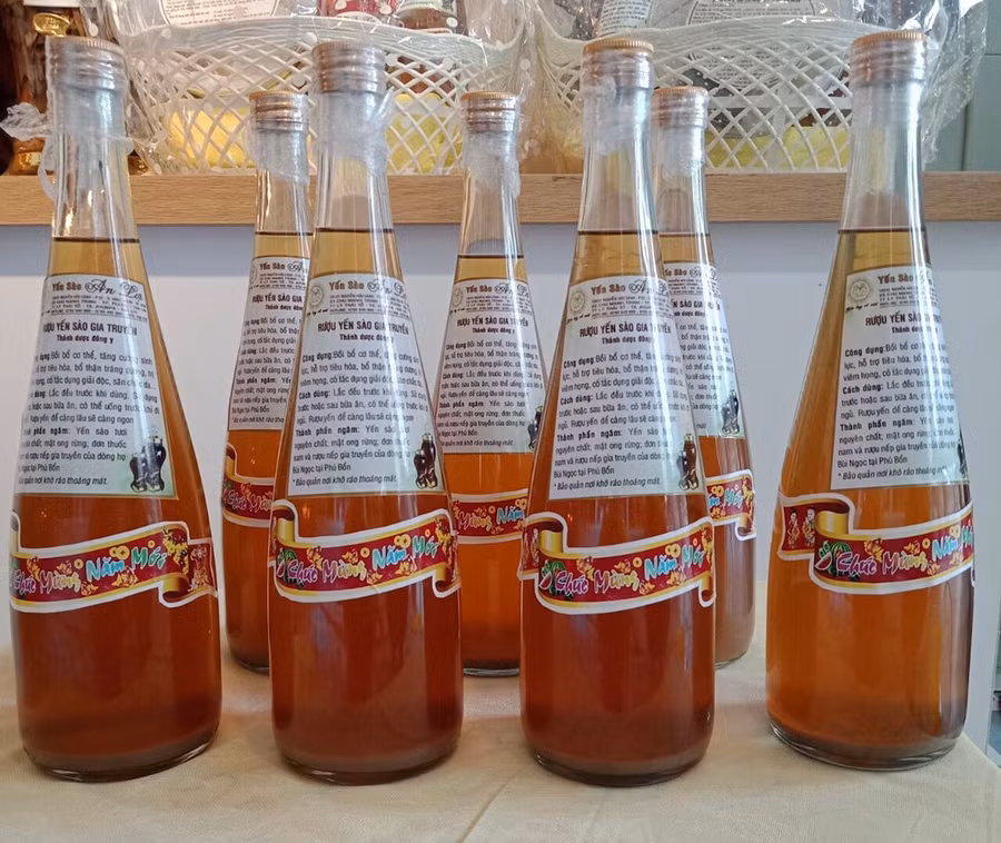 Sản phẩm rượu yến sào An Lợi đăng ký chứng nhận OCOP năm 2021. Ảnh: Vũ Chi