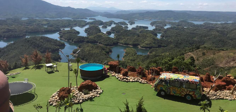 Một góc hồ Tà Đùng. Ảnh: Thanh Quân 