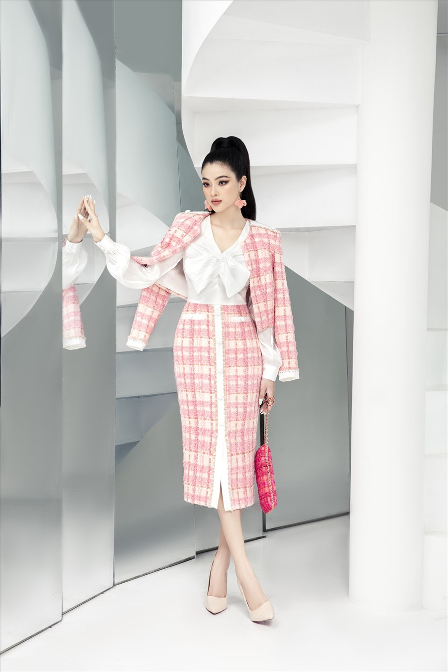 Nói về niềm hạnh phúc khi được vào vai Bích Diễm, Lan Thy xúc động: ”Đôi lúc mình vẫn còn cảm thấy hơi khó tin và cảm thấy mọi thứ như là mối duyên rất lớn”.