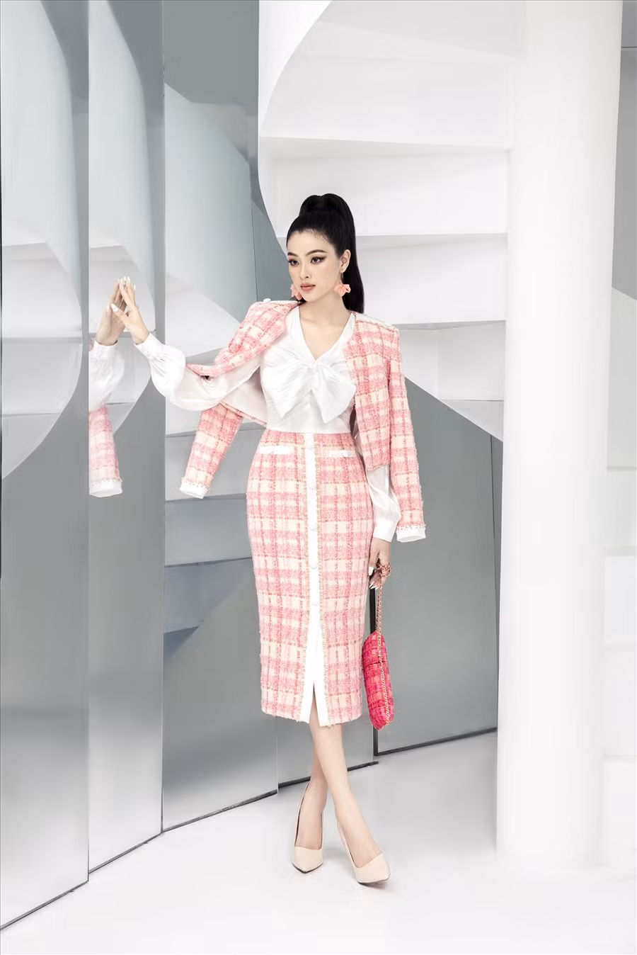 Nói về niềm hạnh phúc khi được vào vai Bích Diễm, Lan Thy xúc động: ”Đôi lúc mình vẫn còn cảm thấy hơi khó tin và cảm thấy mọi thứ như là mối duyên rất lớn”.