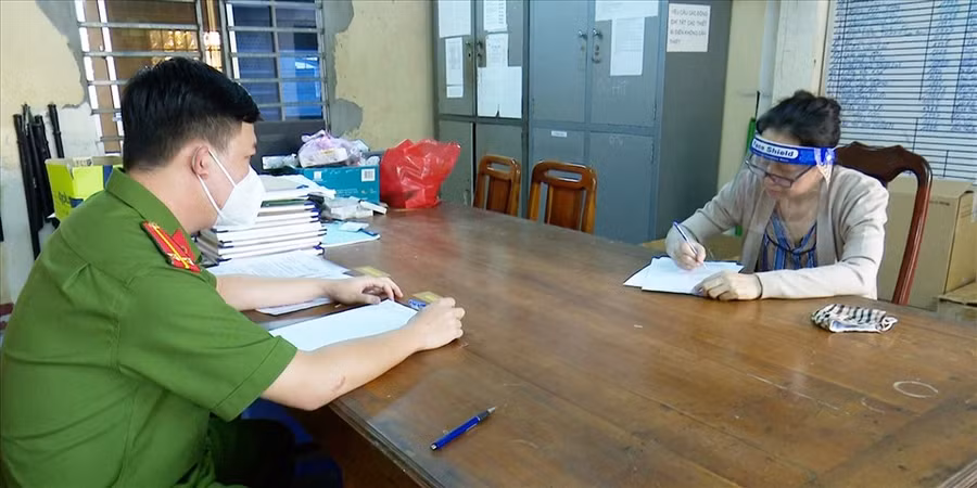 Trùm buôn lậu Mười Tường tại Cơ quan Cảnh sát Điều tra. Ảnh: NT