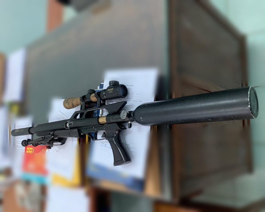 Khẩu súng gây án được cơ quan công an thu giữ để phục vụ điều tra. Ảnh: Công an cung cấp