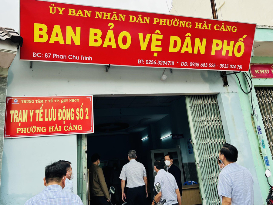  Trạm y tế lưu động để chăm sóc F0 tại nhà ở P.Hải Cảng (TP.Quy Nhơn) - Ảnh: Bảo Thoa