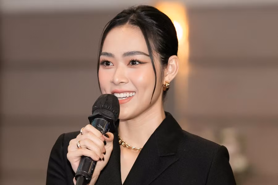 Với ngoại hình mảnh mai và nhan sắc ngọt ngào, ít ai biết Diệp Bảo Ngọc đã tập boxing từ lâu. Cô từng tâm sự một trong những bí quyết giữ được vòng eo 58 cm là nhờ vào việc tập luyện bộ môn này mỗi ngày. Ngoài ra, boxing cũng giúp cô giảm mỡ và sự căng thẳng. Chính vì thế, nữ diễn viên có thể là một đối thủ 