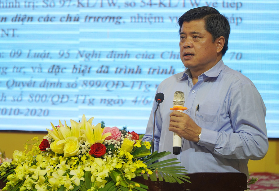 Tại hội nghị, Thứ trưởng Trần Thanh Nam trao đổi với các đại biểu chuyên đề “Một số định hướng xây dựng nông thôn phát triển bền vững”. Ảnh: Lê Nam Thứ trưởng Trần Thanh Nam cho biết, Chương trình xây dựng NTM giai đoạn 2021-2025 tiếp tục giữ nguyên 19 tiêu chí xã NTM cấp xã. Ảnh: Lê Nam