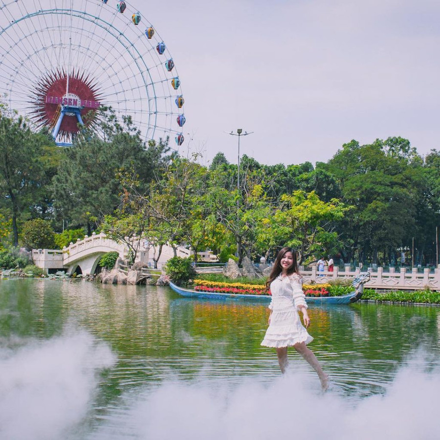 Tết dương Lịch đi chơi ở đâu và check in tại công viên nước Đầm Sen. Ảnh: halotravel.