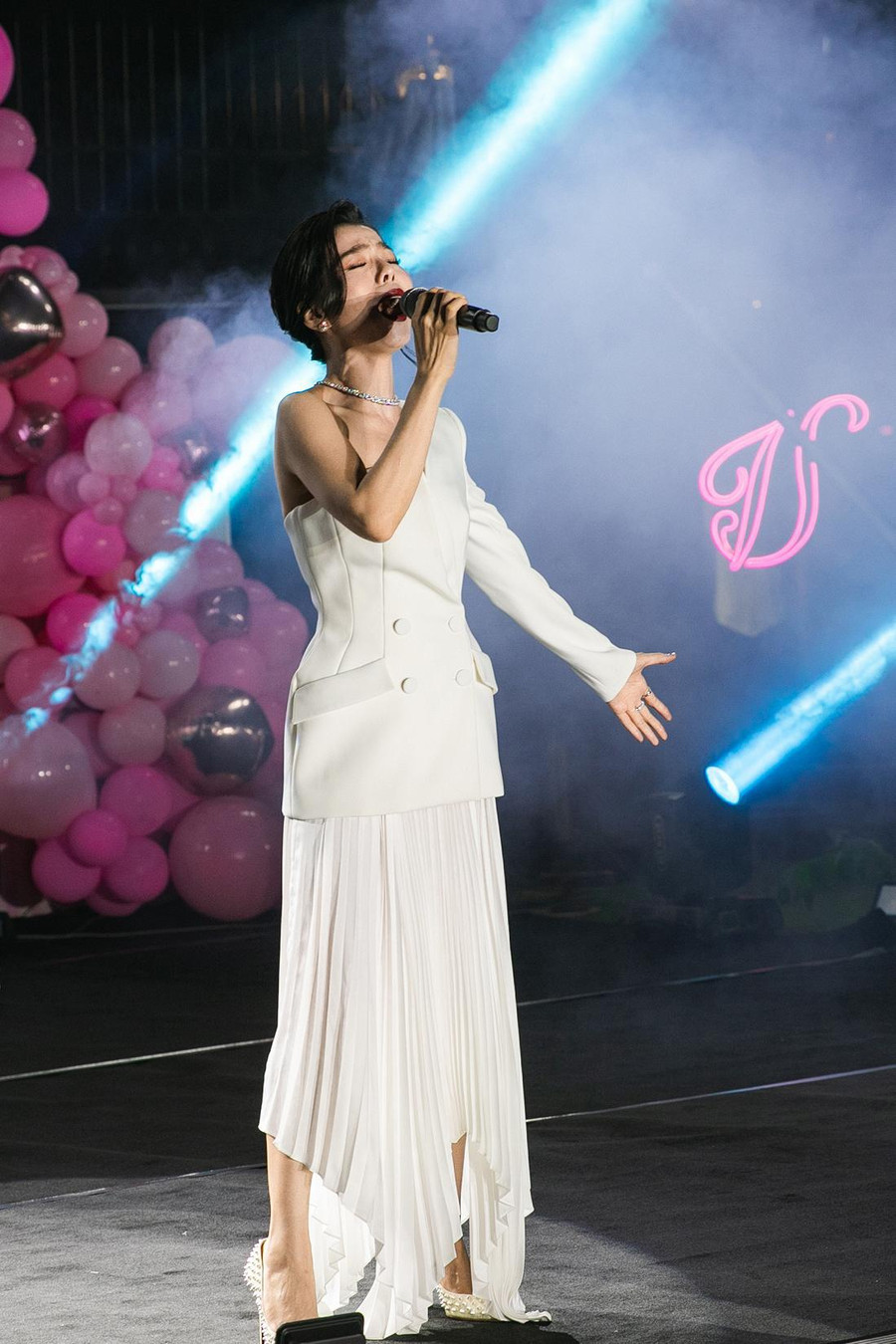 Vì tình hình dịch bệnh nên trong suốt thời gian qua Lệ Quyên chỉ ở nhà để đảm bảo an toàn cho bản thân và gia đình. Mới đây, Lệ Quyên vừa có show diễn đầu tiên trong tiệc sinh nhật của ông bầu Vũ Khắc Tiệp. Ảnh: NVCC Vì tình hình dịch bệnh nên trong suốt thời gian qua Lệ Quyên chỉ ở nhà để đảm bảo an toàn cho bản thân và gia đình. Mới đây, Lệ Quyên vừa có show diễn đầu tiên trong tiệc sinh nhật của ông bầu Vũ Khắc Tiệp. Ảnh: NVCC