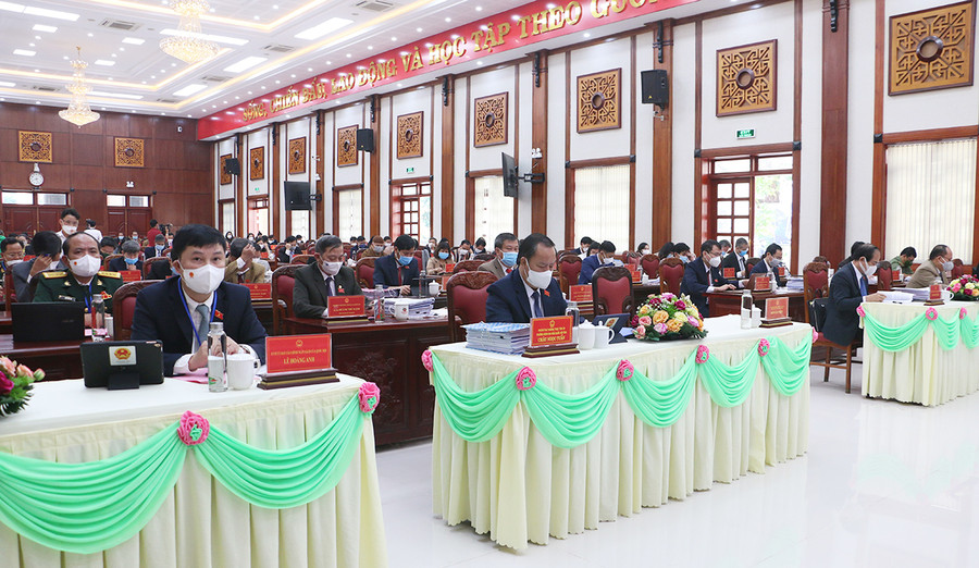 Các đại biểu dự phiên khai mạc kỳ họp thứ 4 HĐND tỉnh khóa XII. Ảnh: Tấn Thi Các đại biểu dự phiên khai mạc Kỳ họp thứ tư, HĐND tỉnh khóa XII. Ảnh: Tấn Thi
