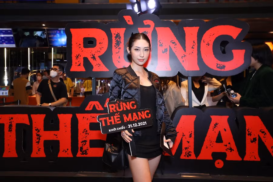 Ca sĩ Khổng Tú Quỳnh xuất hiện với trang phục cá tính. Ảnh: BTC