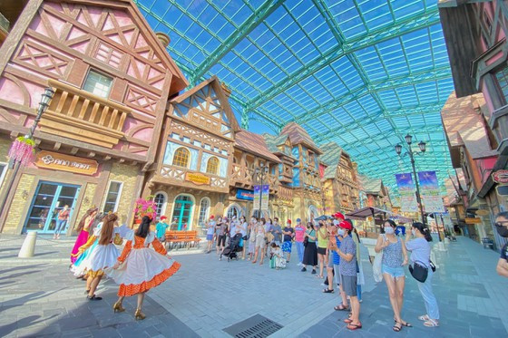 Bên cạnh việc xây dựng nhiều sản phẩm du lịch đặc thù, thích ứng với tình hình mới, du lịch cũng rất cần những chính sách ổn định, lâu dài. Ảnh: Viết Chung