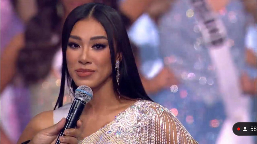 Kim Duyên vỡ òa khi được gọi tên vào Top 16. Ảnh: Chụp màn hình