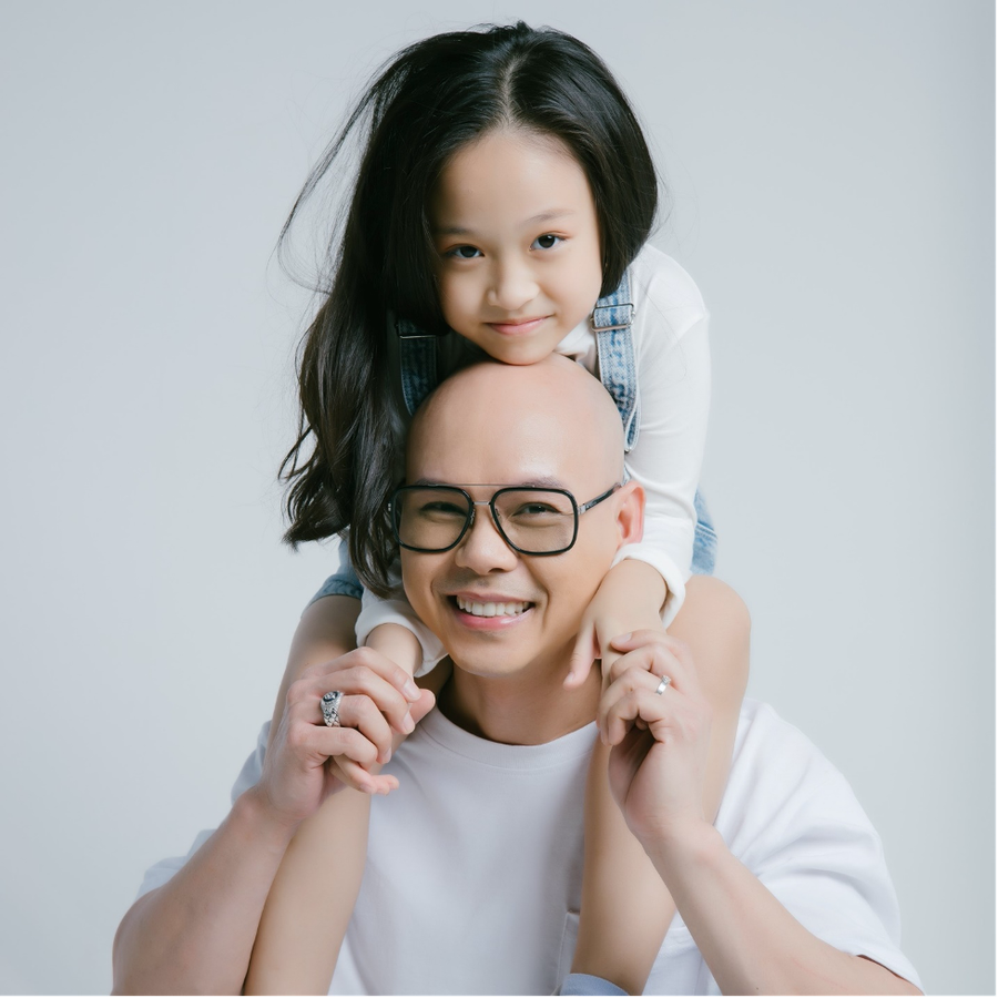 Ca sĩ Phan Đinh Tùng và con gái Noel sẽ song ca trong đêm nhạc đánh dấu 22 năm ca hát tại Đà Lạt. Ảnh: NVCC
