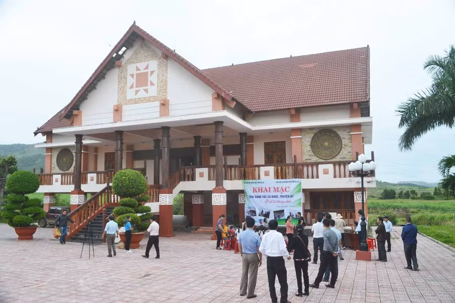 Nhà lưu niệm Anh hùng Núp (làng Stơr, xã Tơ Tung, huyện Kbang). Ảnh: Hoàng Cư