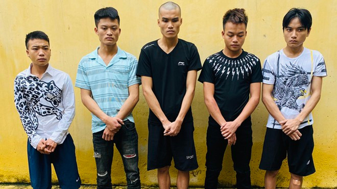 Bắt khẩn cấp 5 tên cướp đường táo tợn ở Thanh Hóa ảnh 1 5 nghi phạm bị bắt giữ khẩn cấp.