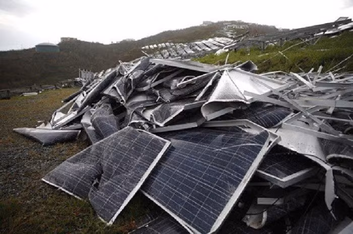 Tấm pin mặt trời đã qua sửa dụng. 