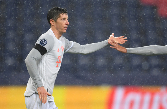 Lewandowski ăn mừng bàn gỡ 1-1 cho Bayern Munich - Ảnh: REUTERS Lewandowski ăn mừng bàn gỡ 1-1 cho Bayern Munich - Ảnh: REUTERS