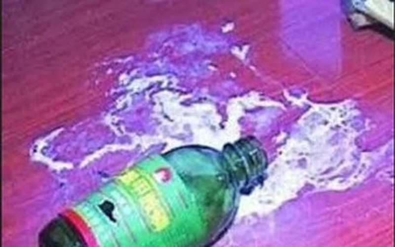 Tại hiện trường phát hiện 1 vỏ chai thuốc diệt cỏ Ảnh minh họa