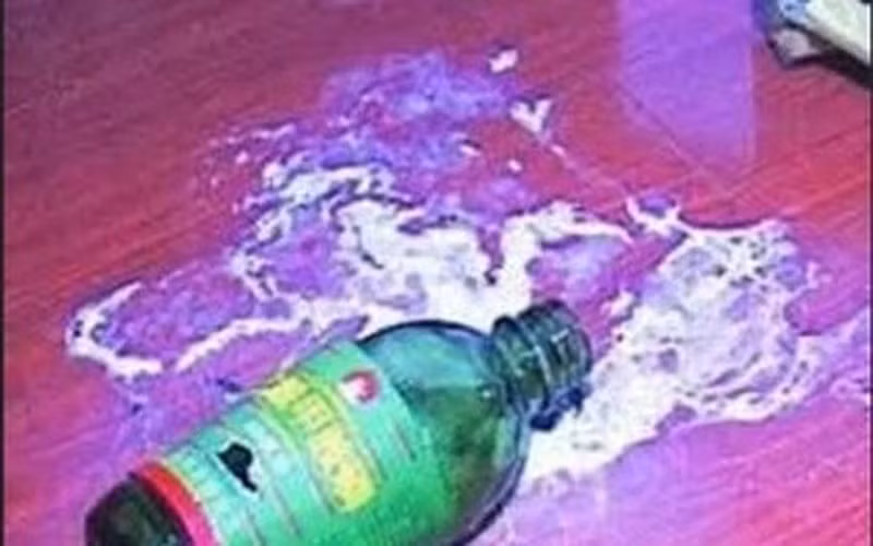 Tại hiện trường phát hiện 1 vỏ chai thuốc diệt cỏ Ảnh minh họa