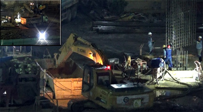 Xe ben lấy đất, bùn thải từ trong công trình trên đường Nguyễn Trãi (Q.1, TP.HCM) ẢNH: MÃ PHONG - TRẦN TIẾN